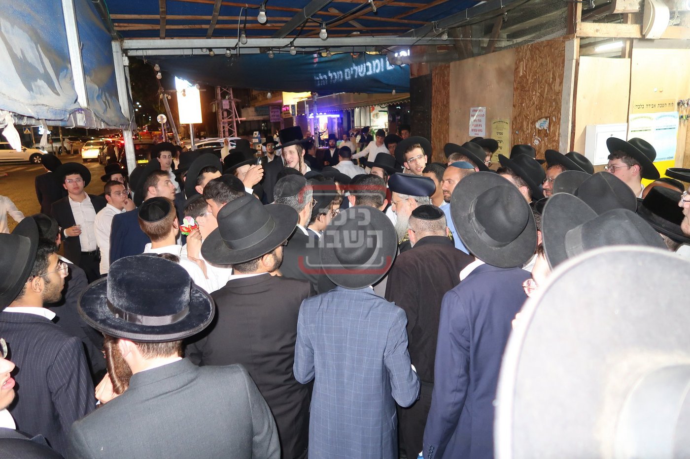 הגאון רבי דוד יוסף בתפילת ערבית וספירת העומר בשטיבלעך 'איצקוביץ'