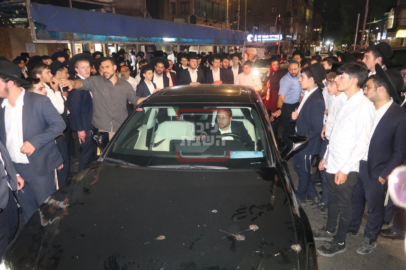 הגאון רבי דוד יוסף בתפילת ערבית וספירת העומר בשטיבלעך 'איצקוביץ'
