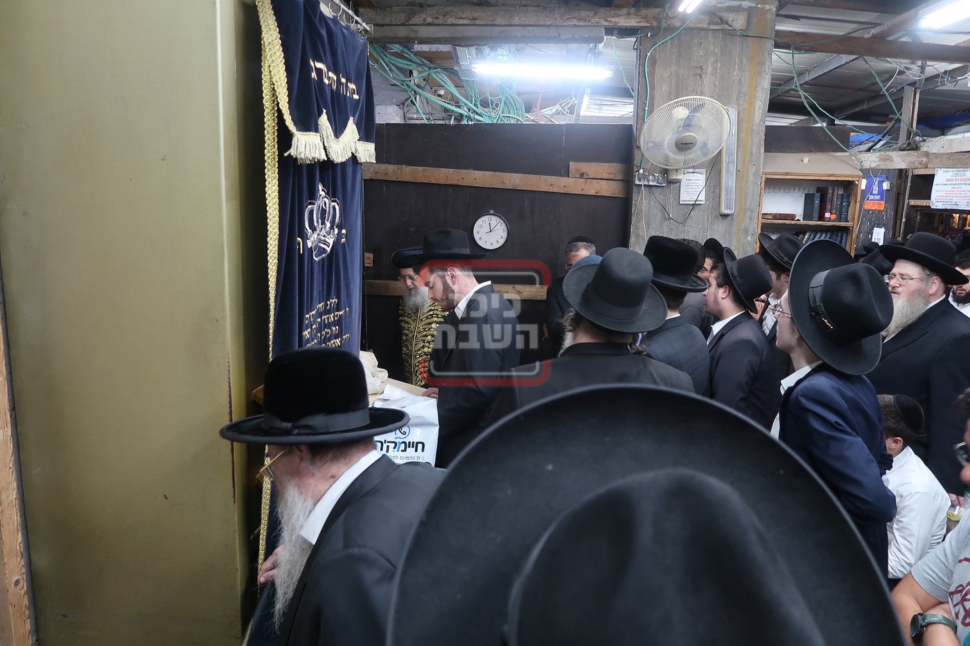 הגאון רבי דוד יוסף בתפילת ערבית וספירת העומר בשטיבלעך 'איצקוביץ'