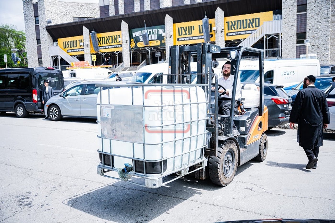 מעמד ההדלקה בחצה"ק סאטמר