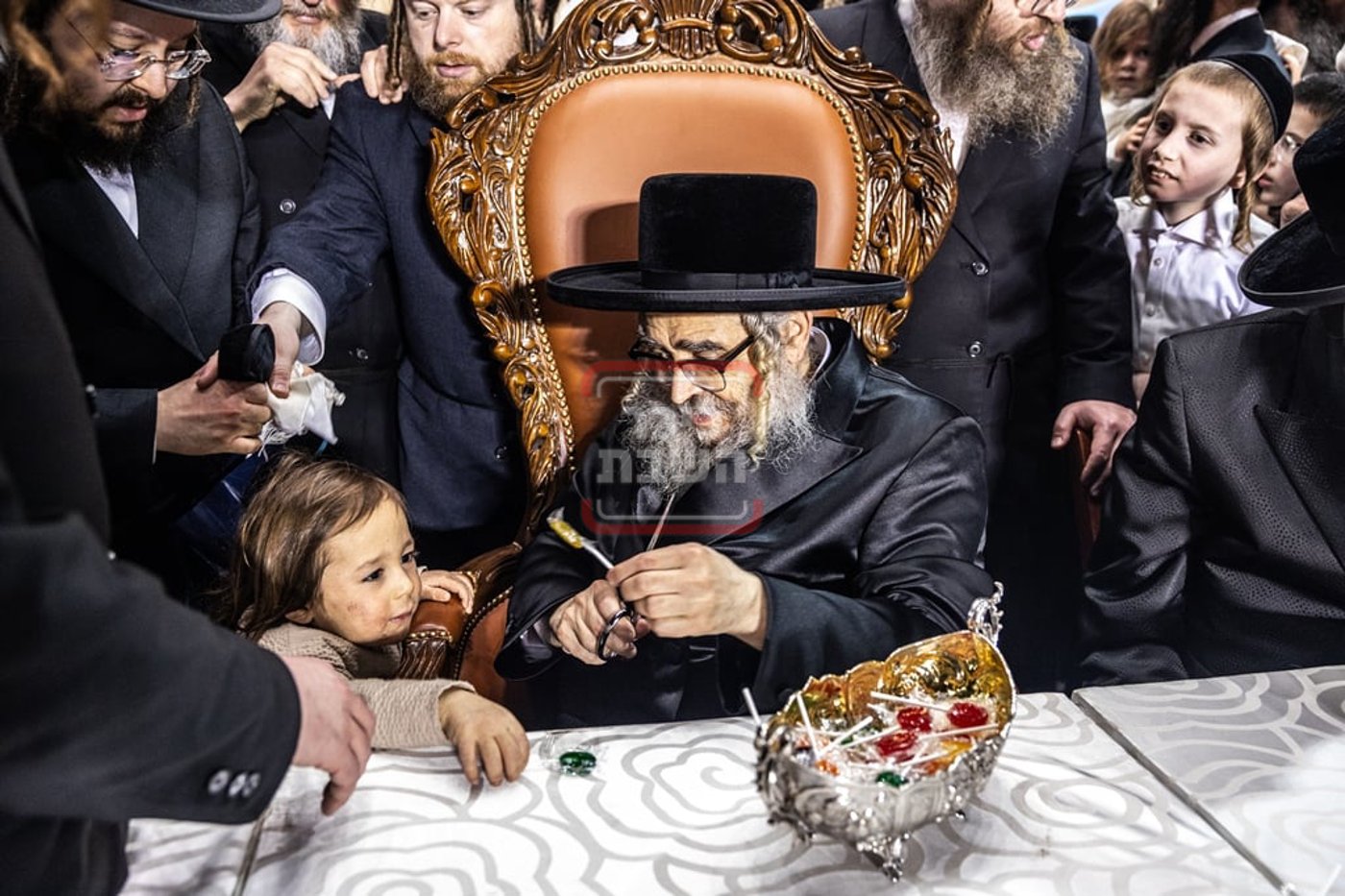 מעמד ההדלקה בחצה"ק סאטמר