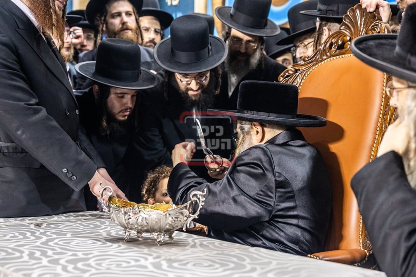 מעמד ההדלקה בחצה"ק סאטמר