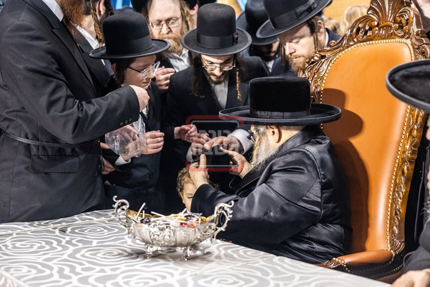 מעמד ההדלקה בחצה"ק סאטמר