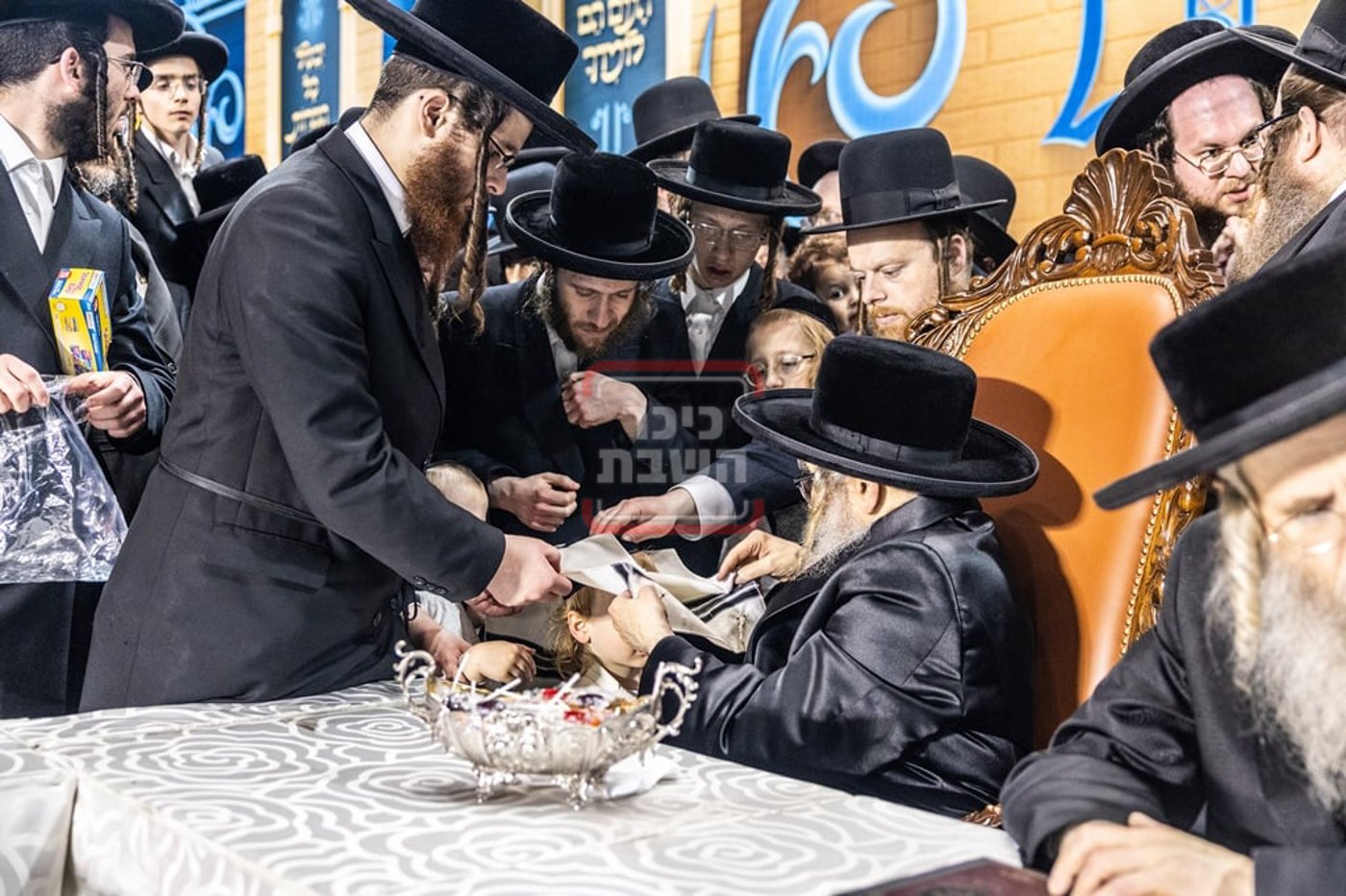 מעמד ההדלקה בחצה"ק סאטמר