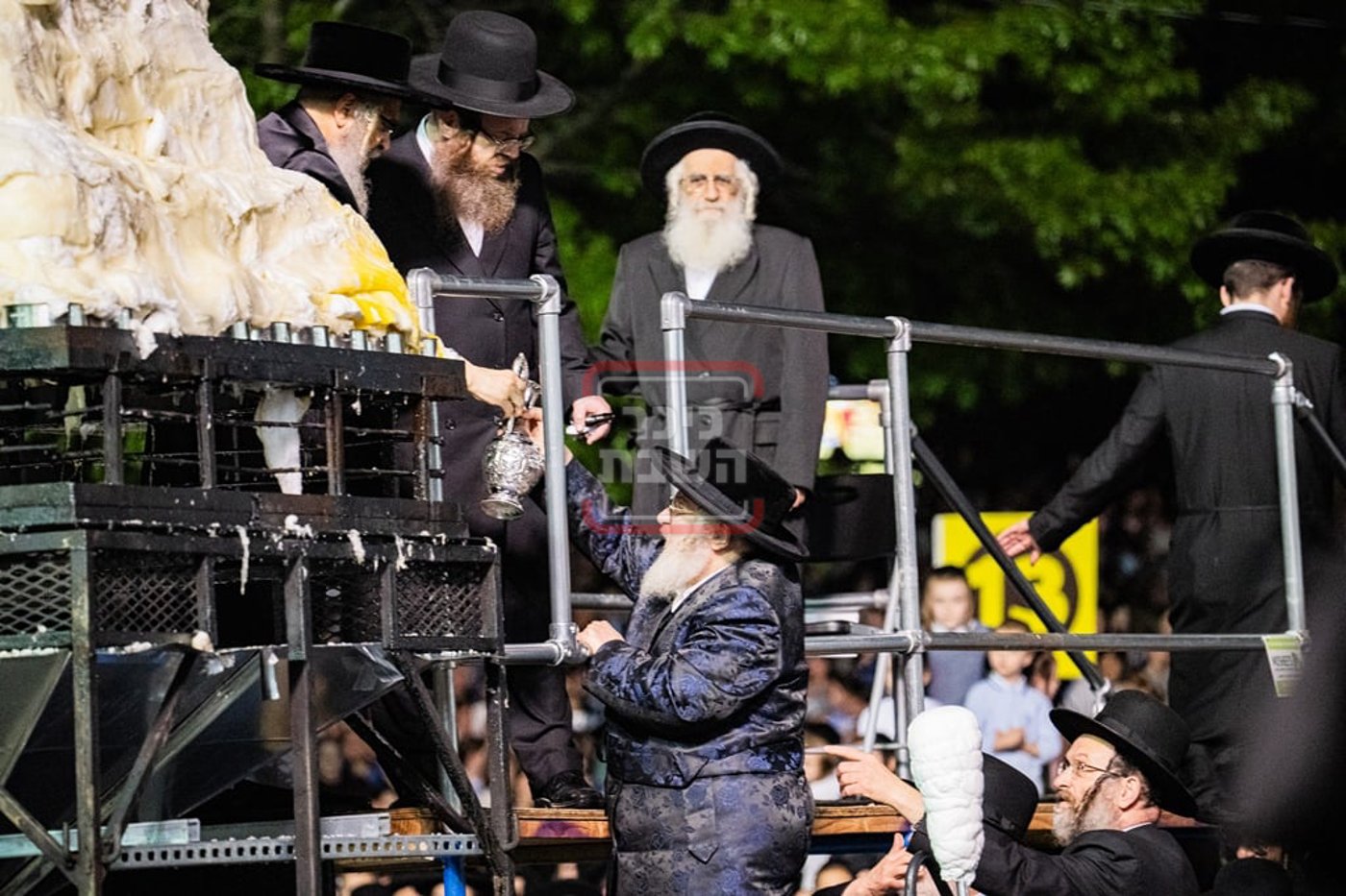 מעמד ההדלקה בחצה"ק סאטמר