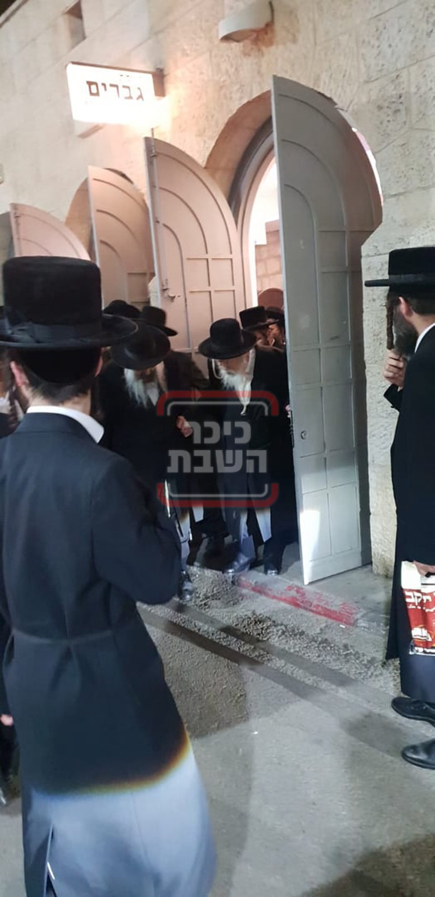 האדמו"ר מגור, בקבר רחל