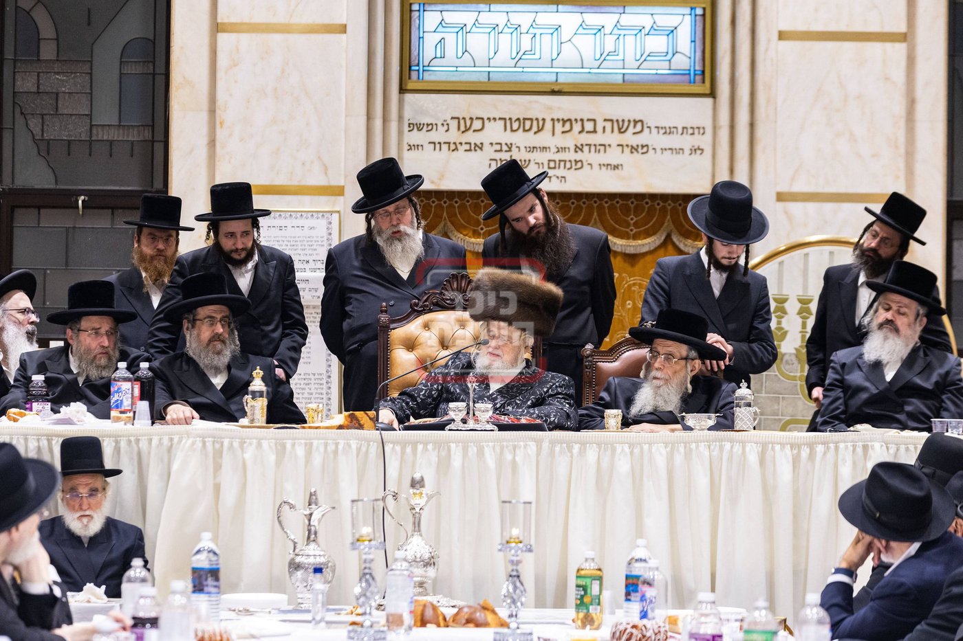 האדמו"רים ממונקאטש ודינוב בהילולת הרה"ק ה'מנחת אלעזר' זי"ע