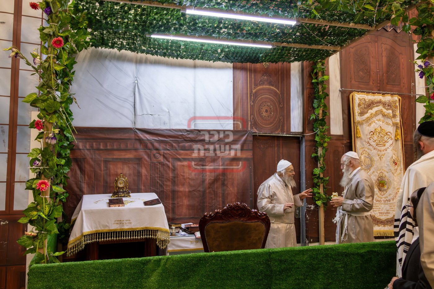 ערב חג השבועות בחצה"ק פינסק קרלין
