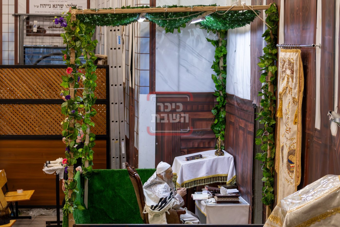 ערב חג השבועות בחצה"ק פינסק קרלין