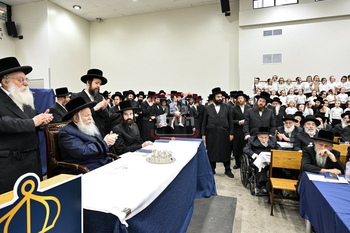 האדמו"ר מבאבוב עם הרה"ח ר' משה מאיר איינהורן