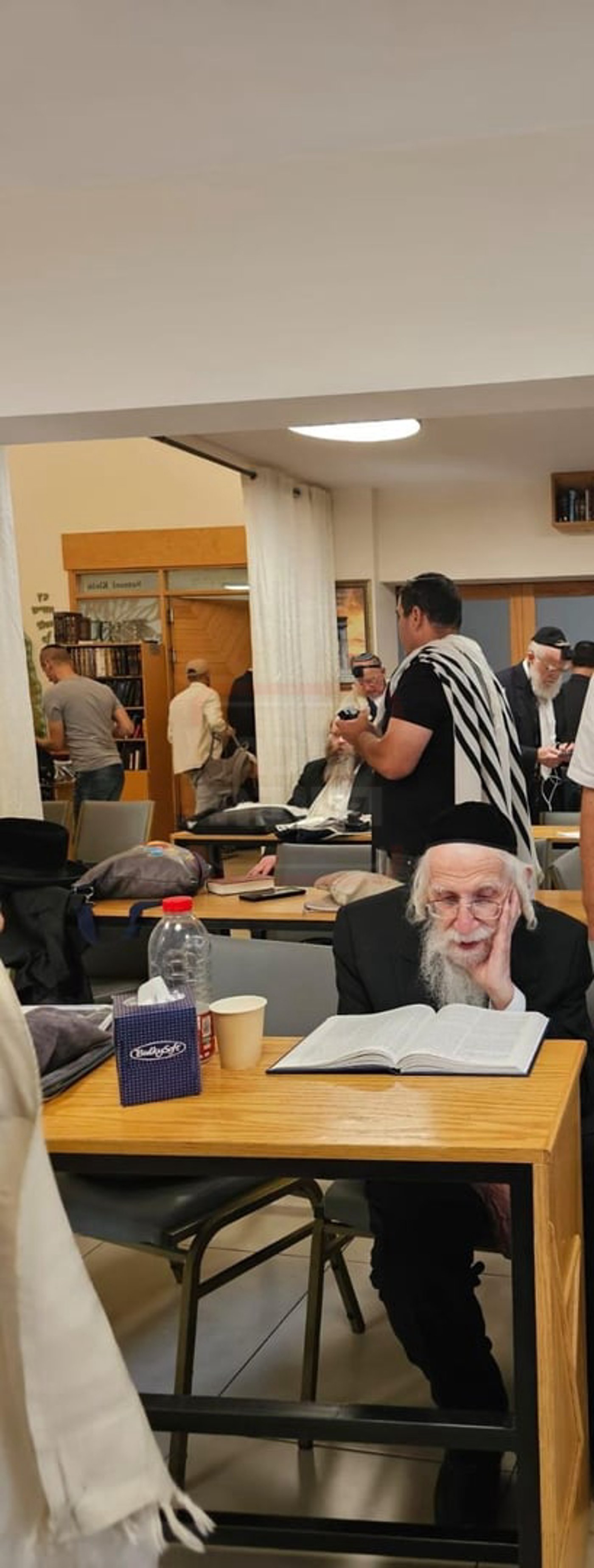 הגר"ע אויערבאך בקפריסין