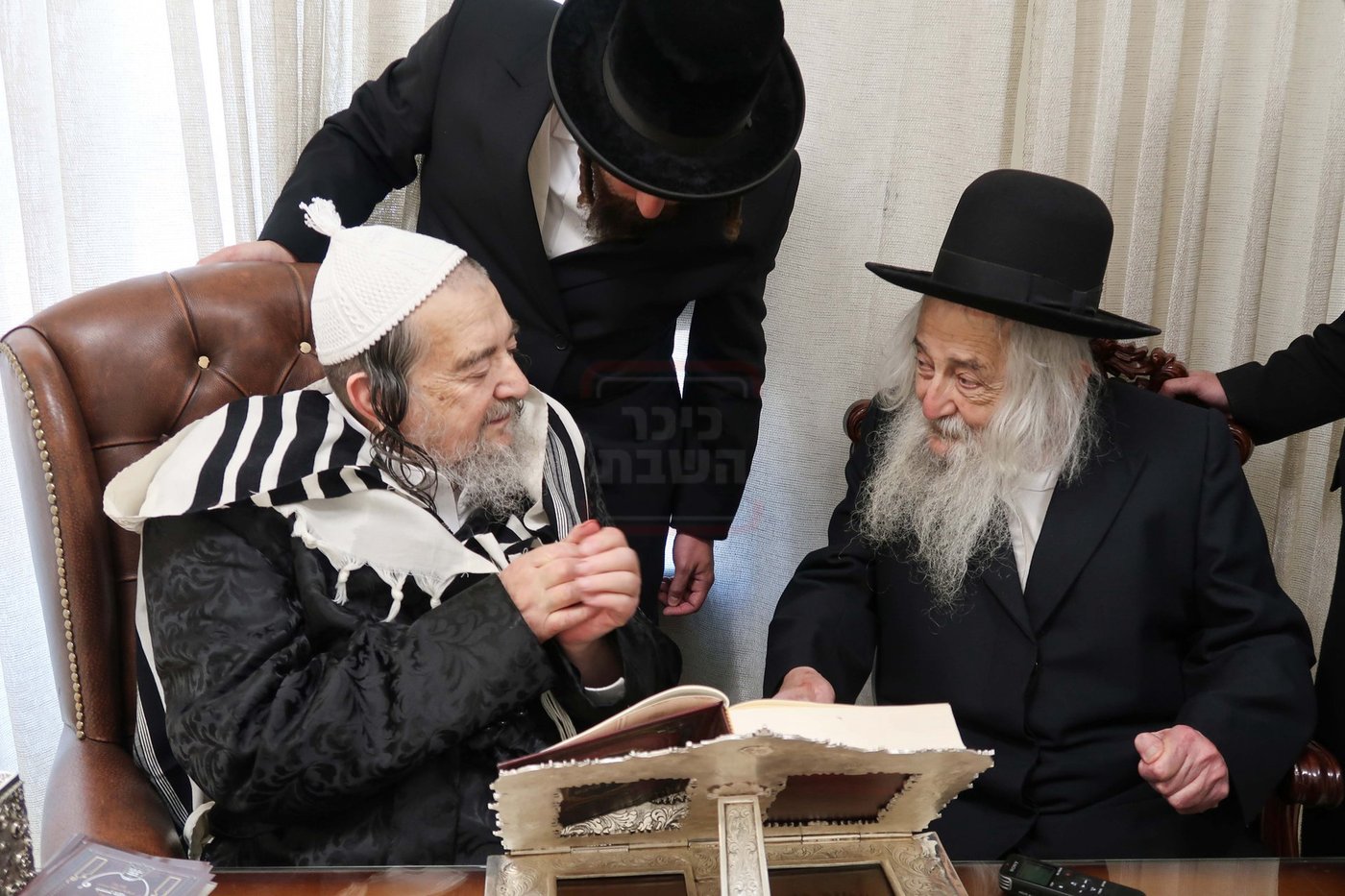הגה"צ רבי יהושע דוד טורצין בביקור אצל הגה"צ רבי יעקב מאיר שכטר