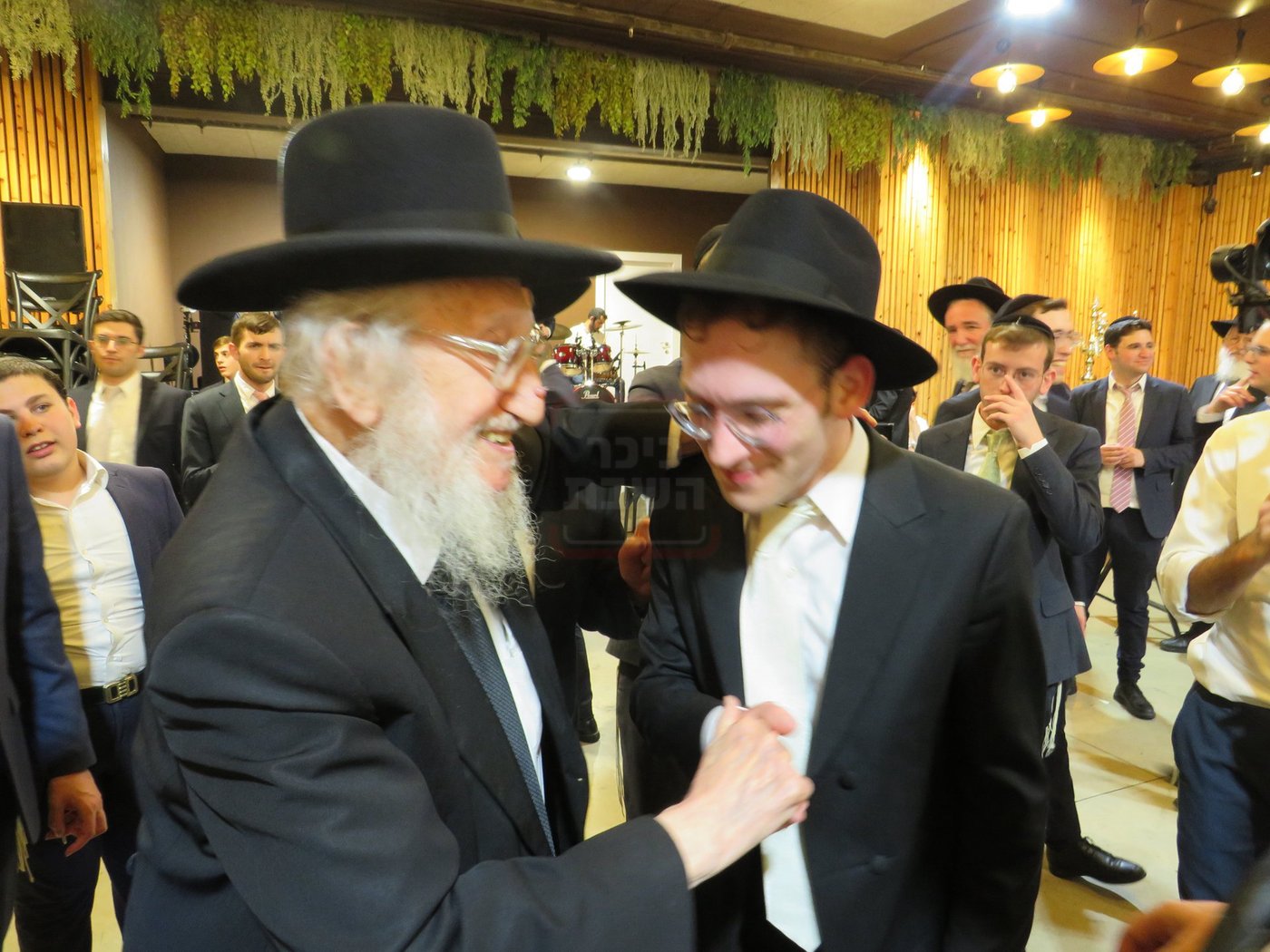 שמחת נישואי נכד הגר"א לוי 