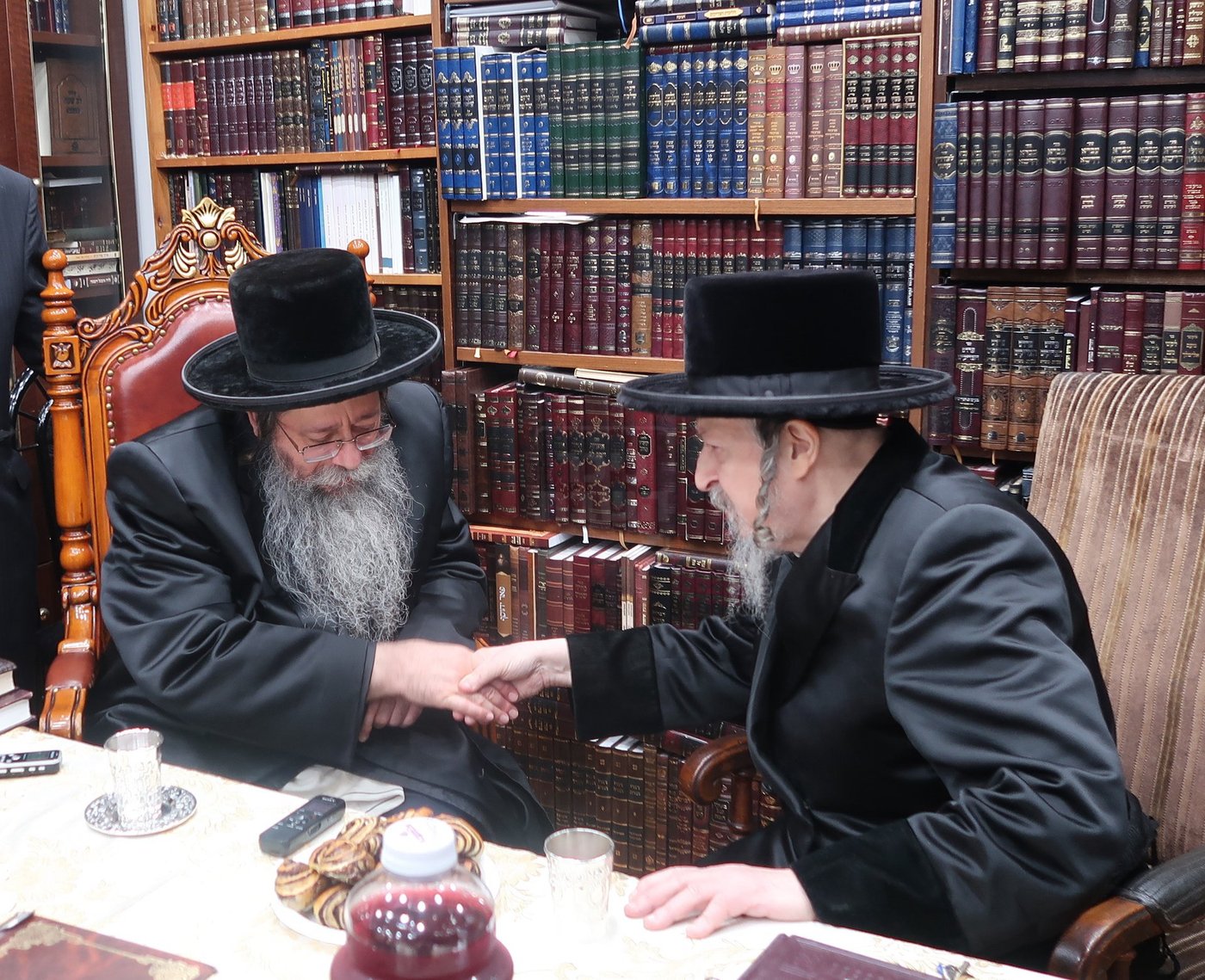 האדמו"ר משבט הלוי בביקור אצל האדמו"ר מסקוליא