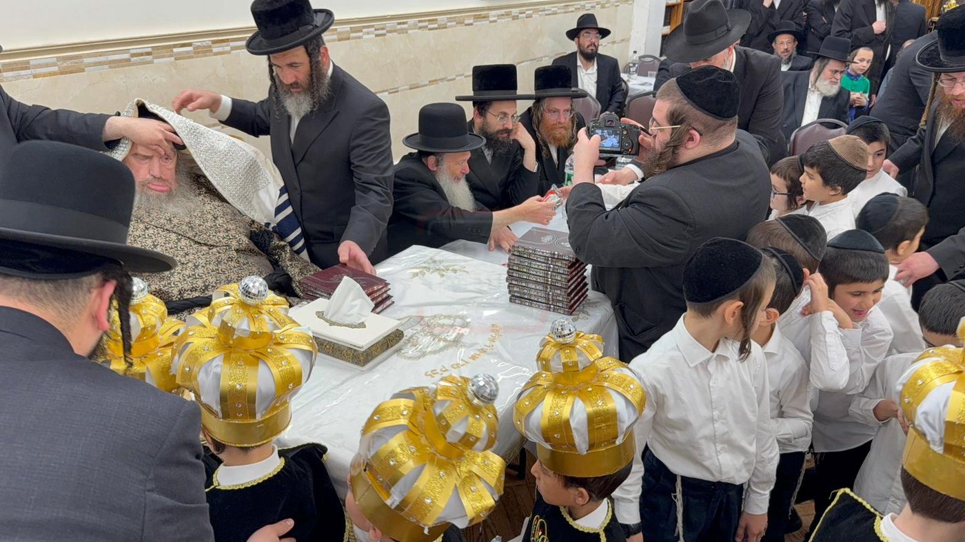 מסיבת החומש אצל האדמו"ר מקאלוב