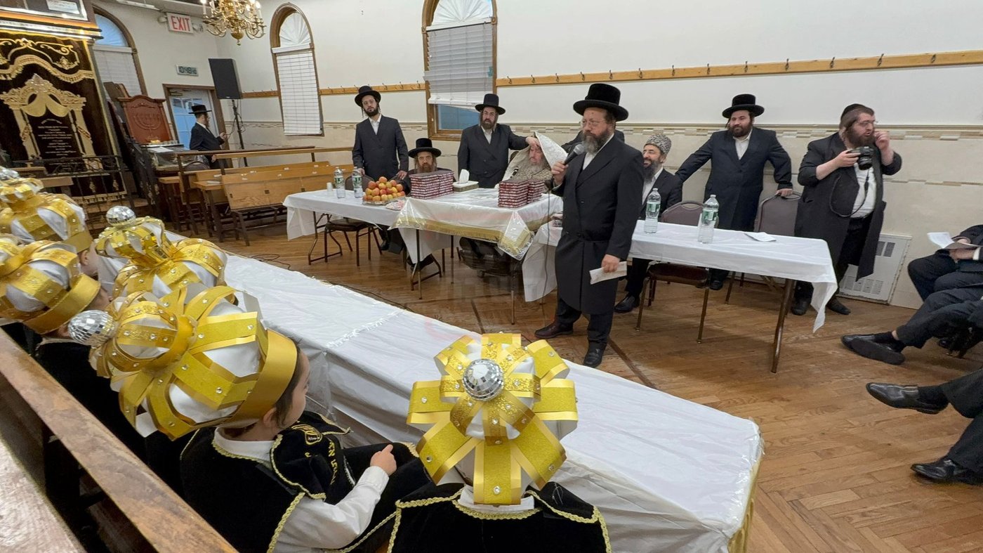 מסיבת החומש אצל האדמו"ר מקאלוב