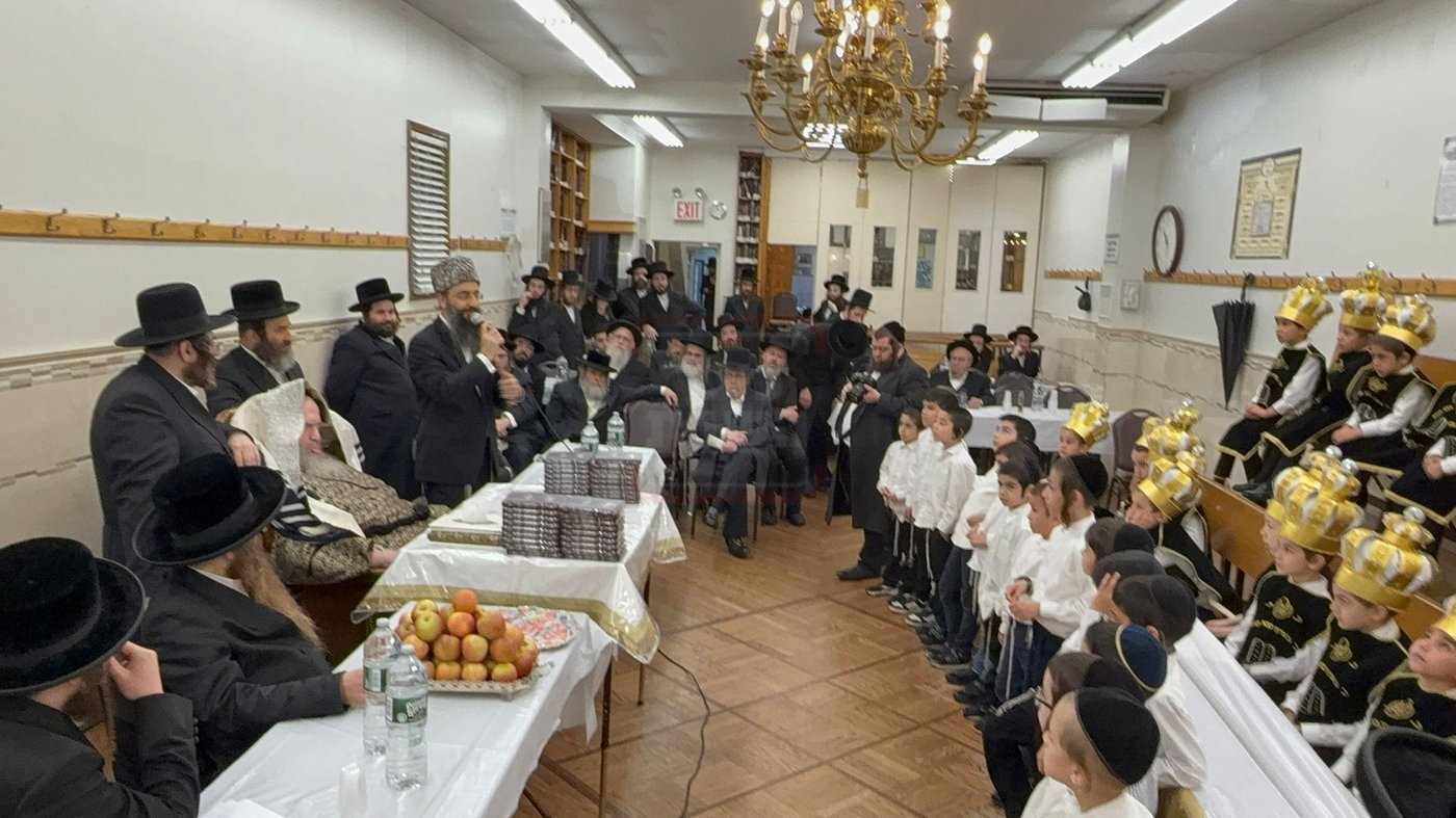 מסיבת החומש אצל האדמו"ר מקאלוב