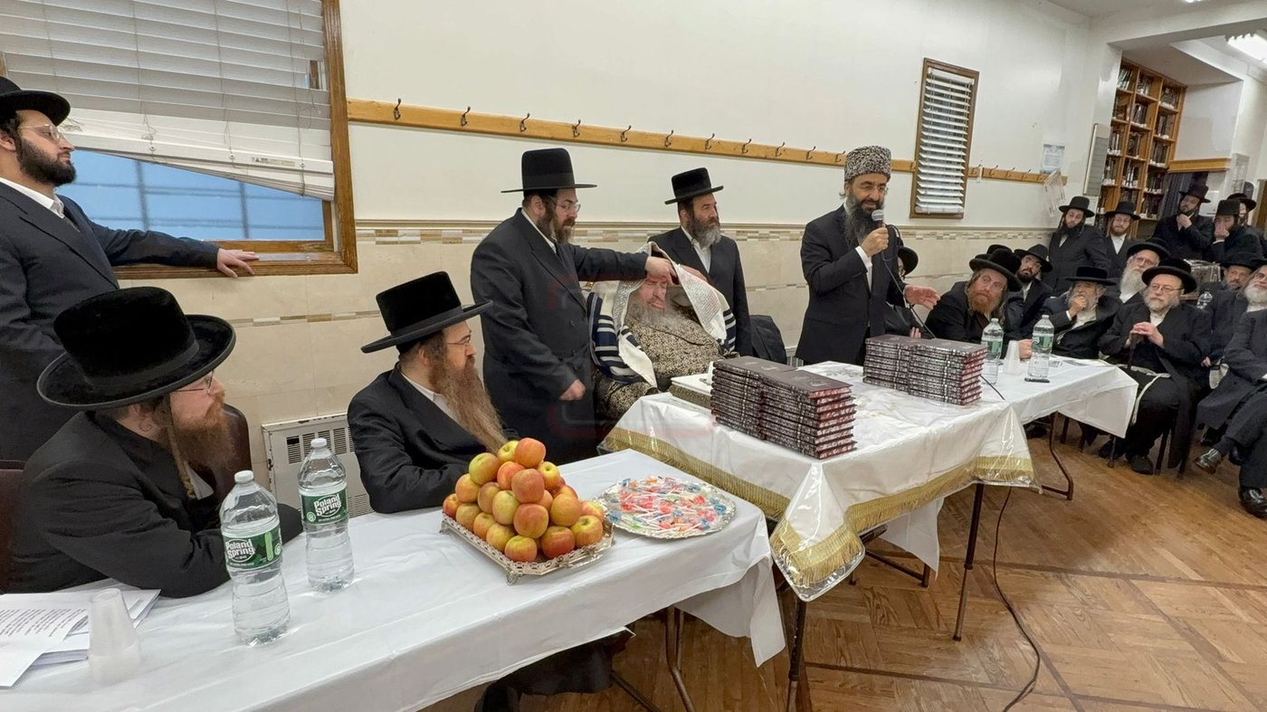 מסיבת החומש אצל האדמו"ר מקאלוב
