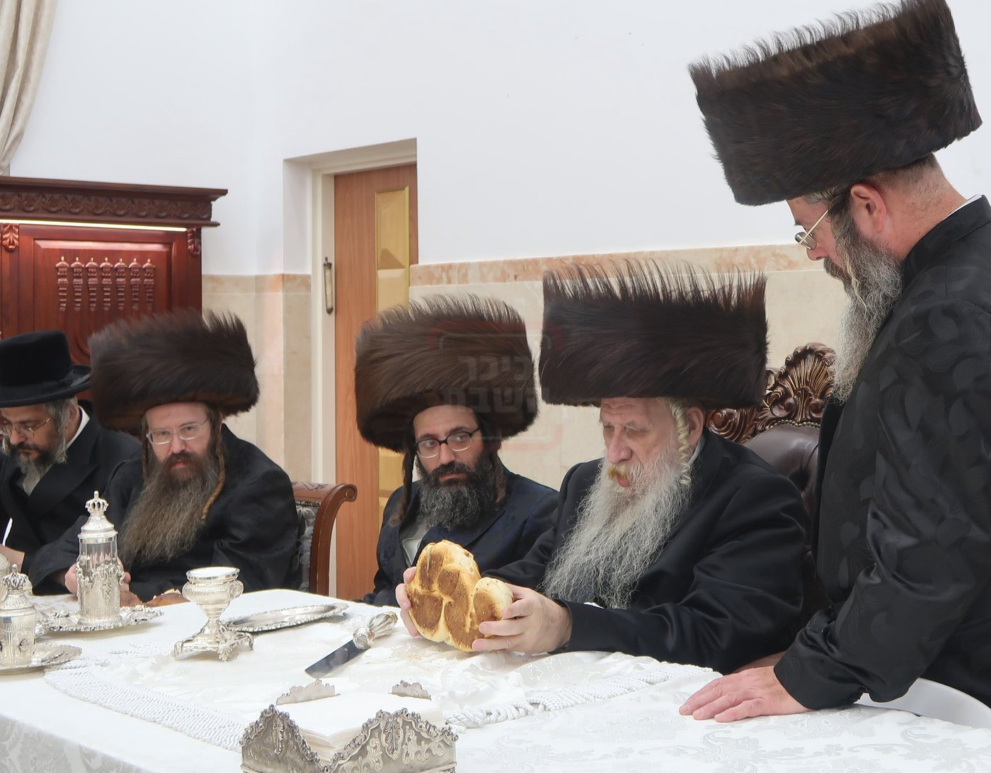 שמחת שבע ברכות בחצרות טשארנאביל  - ראדושיץ - ראזלא 