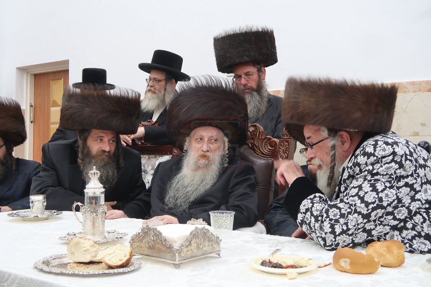 שמחת שבע ברכות בחצרות טשארנאביל  - ראדושיץ - ראזלא 