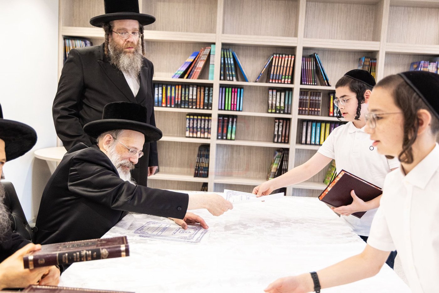 האדמו"ר מבאבוב 45 בביקור בת"ת של החסידות