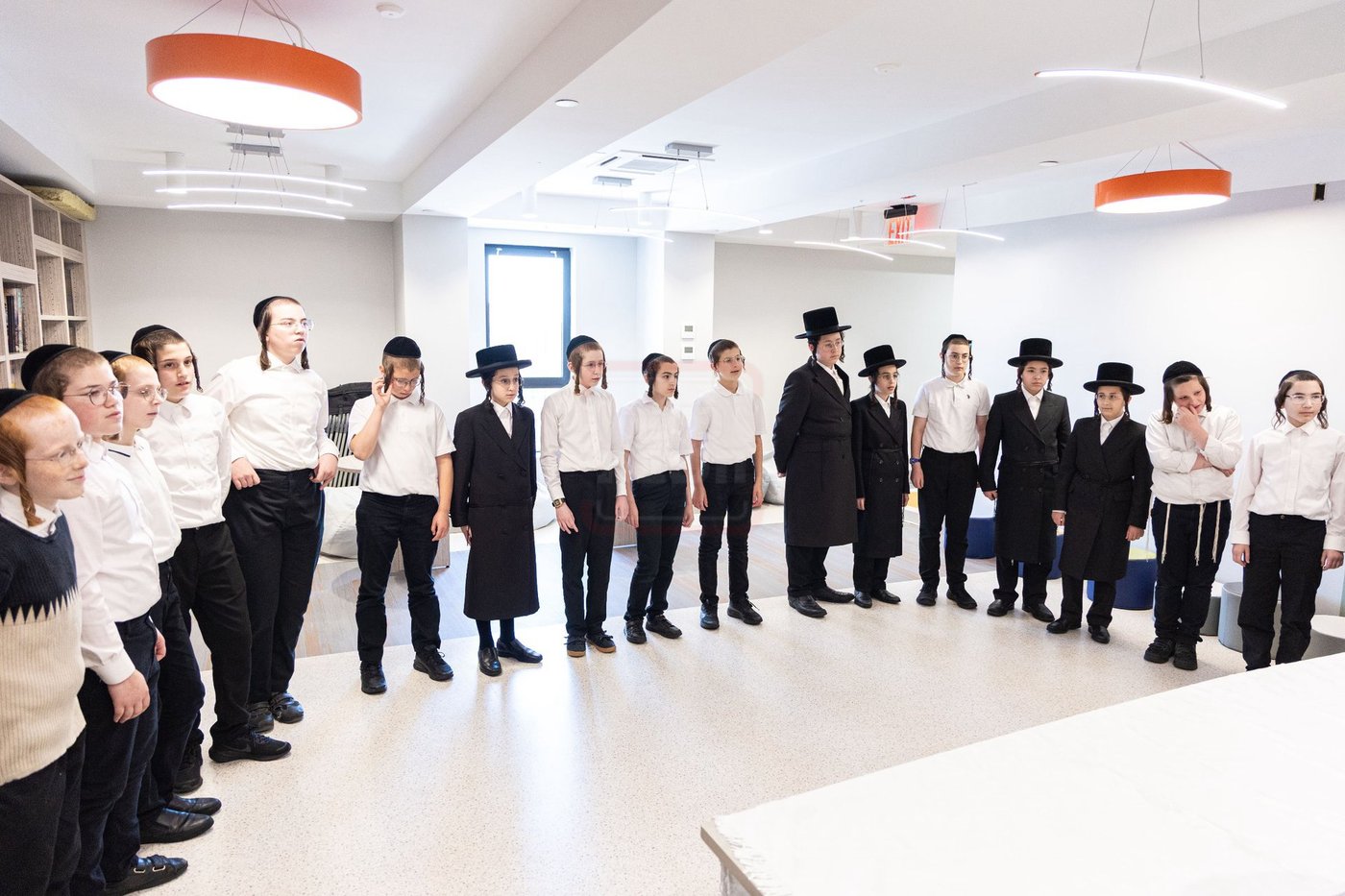 האדמו"ר מבאבוב 45 בביקור בת"ת של החסידות