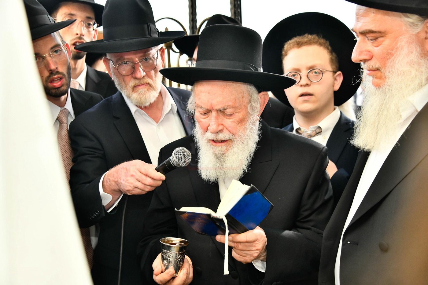 שמחת נישואי נכדת הגר"י זילברשטיין