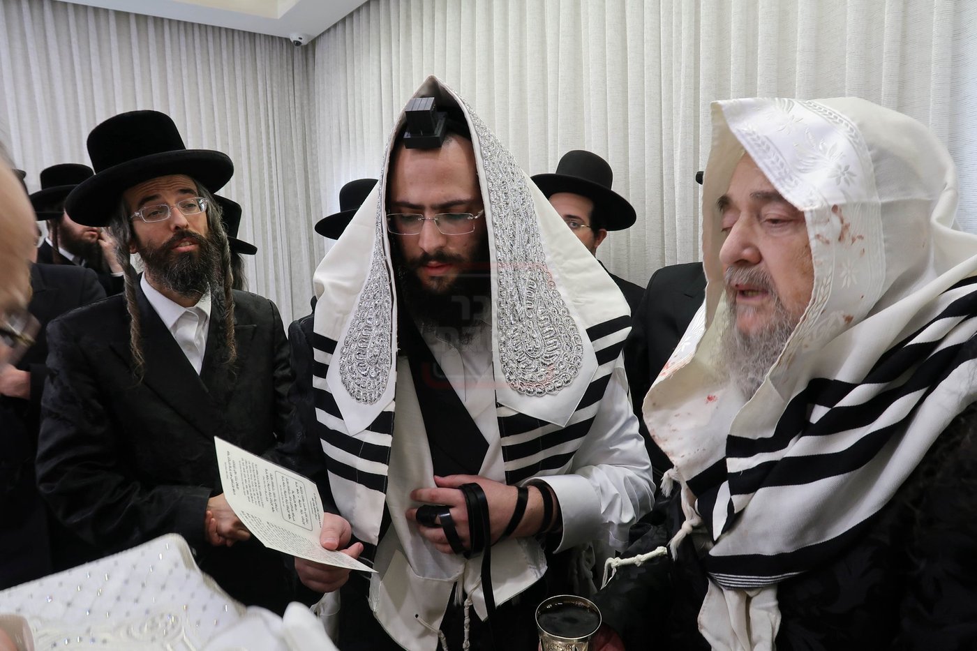 האדמו"ר מזוועהיל בשמחת ברית במעונו של הגה"צ רבי יעקב מאיר שכטר