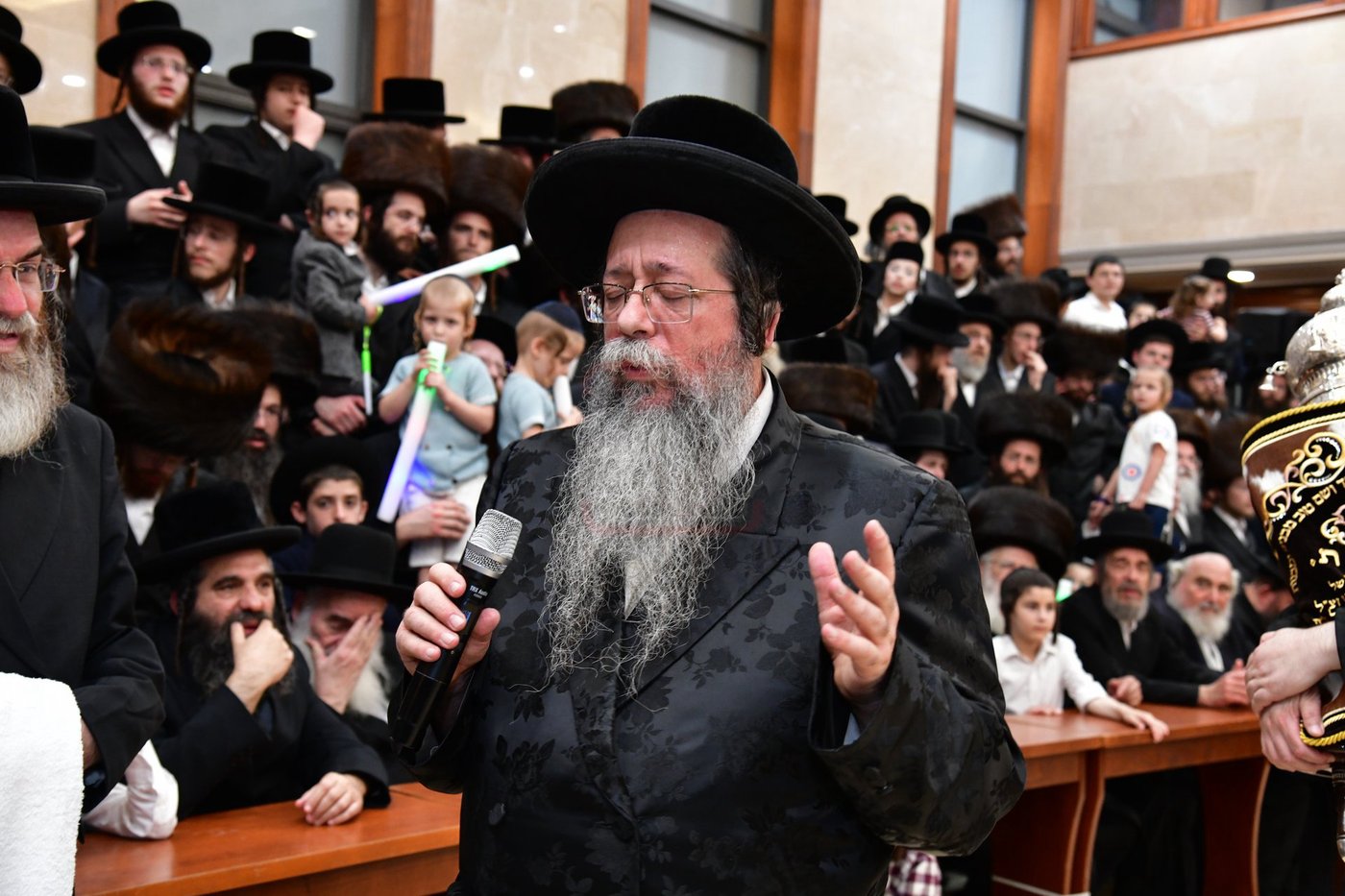 הכנסת ס"ת לביהמ"ד 'שבט הלוי'