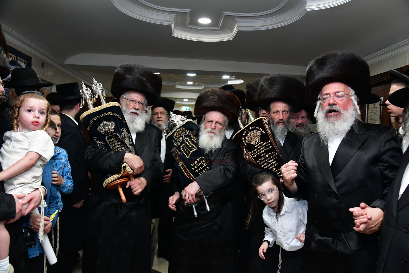 הכנסת ס"ת לביהמ"ד 'שבט הלוי'