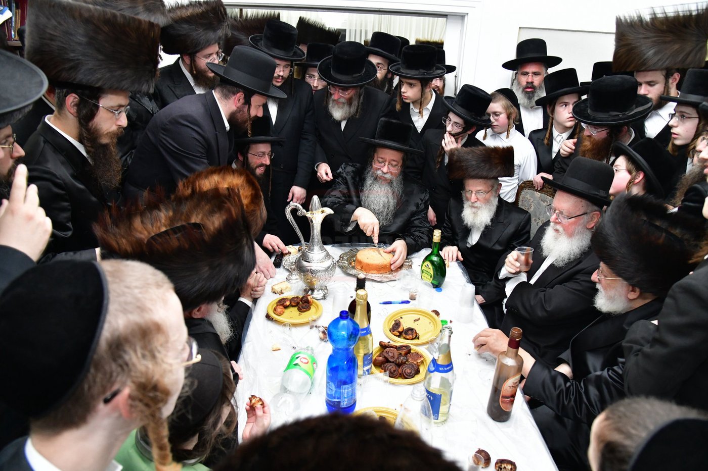 הכנסת ס"ת לביהמ"ד 'שבט הלוי'