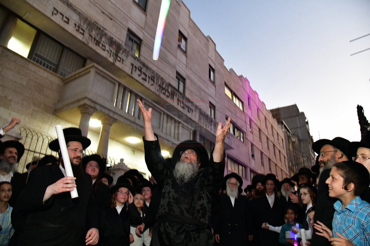 הכנסת ס"ת לביהמ"ד 'שבט הלוי'