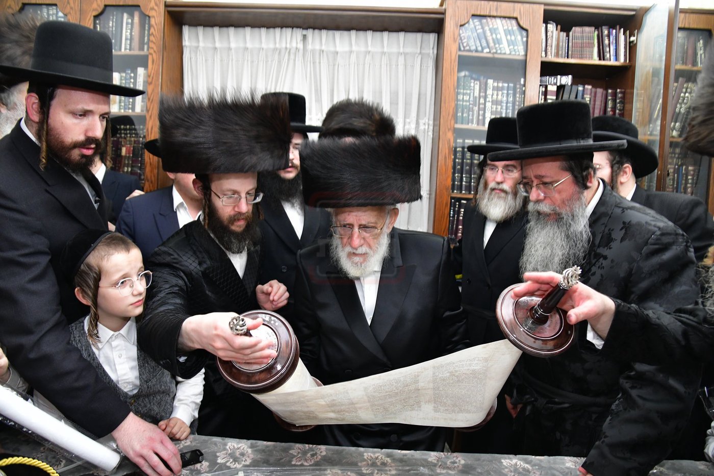 הכנסת ס"ת לביהמ"ד 'שבט הלוי'