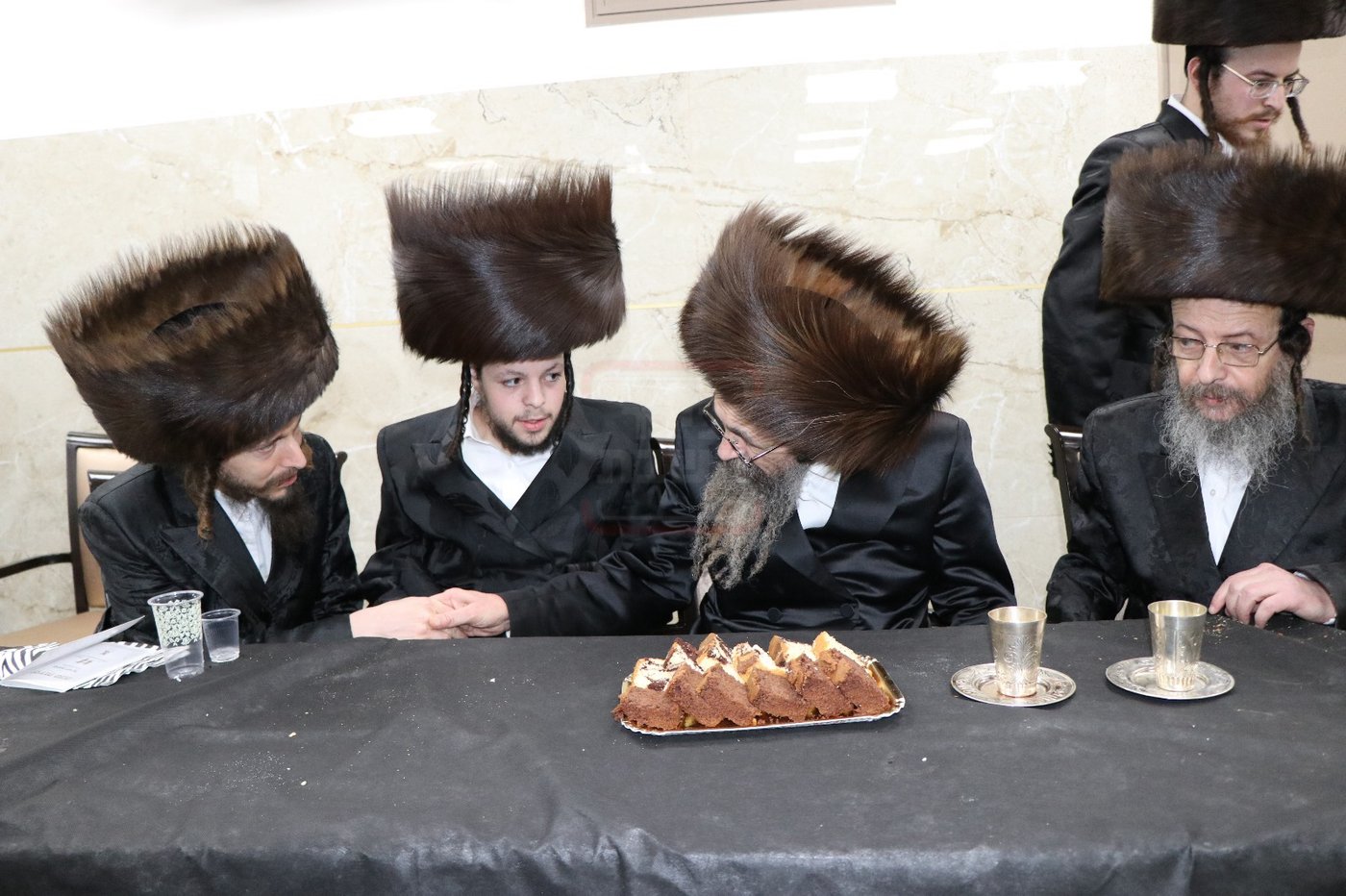 האדמו"ר מסטוטשין בשבע ברכות לבן גאב"ד זוועהיל