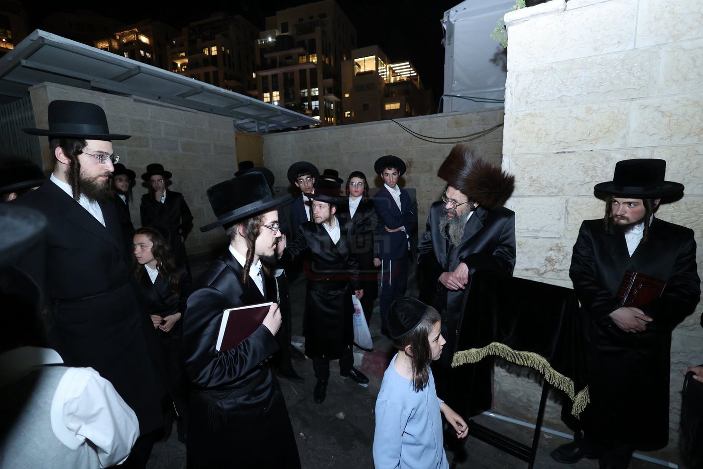 האדמו"ר מתולדות יהודה סטוטשין, במוצאי שב"ק בירושלים