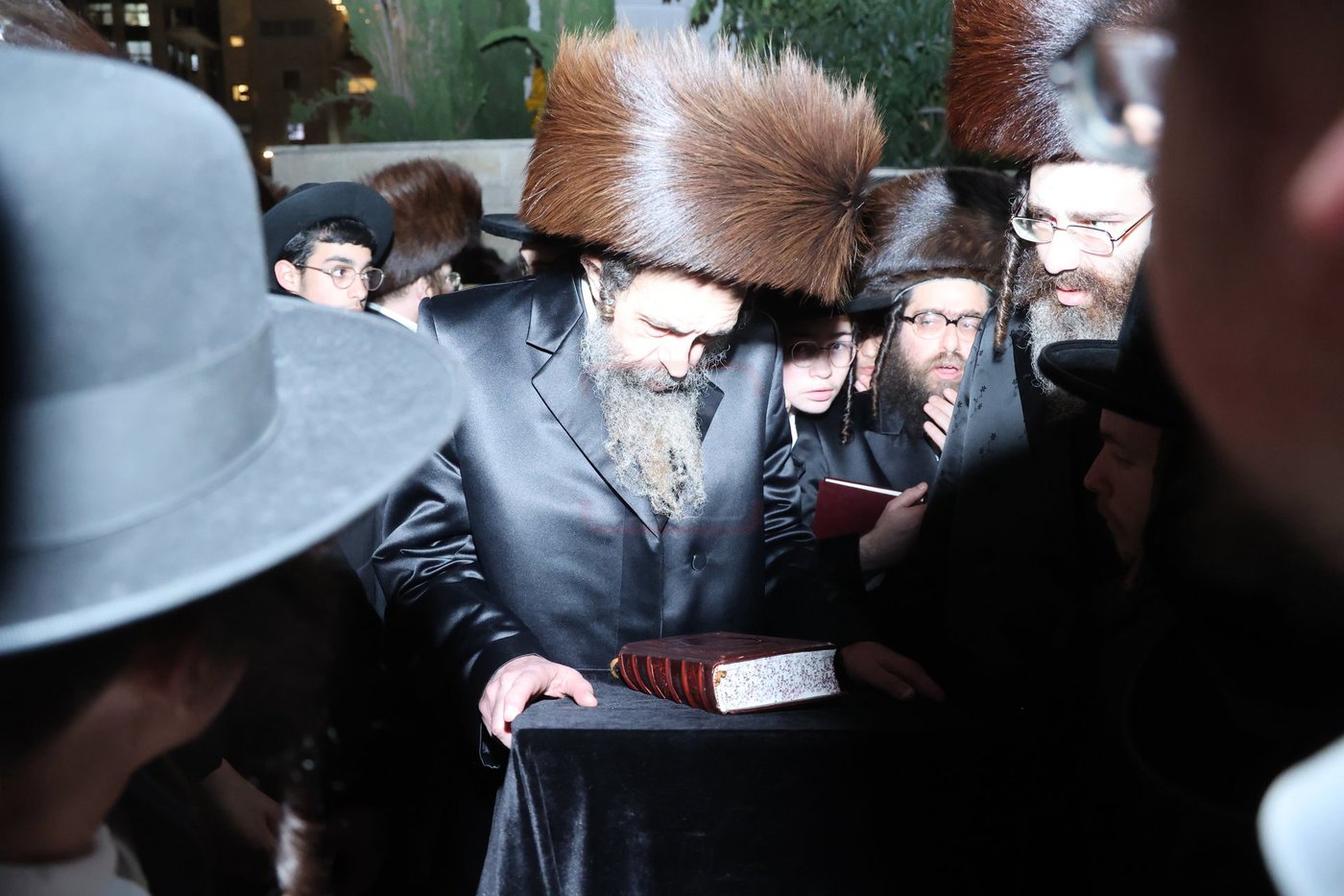 האדמו"ר מתולדות יהודה סטוטשין, במוצאי שב"ק בירושלים