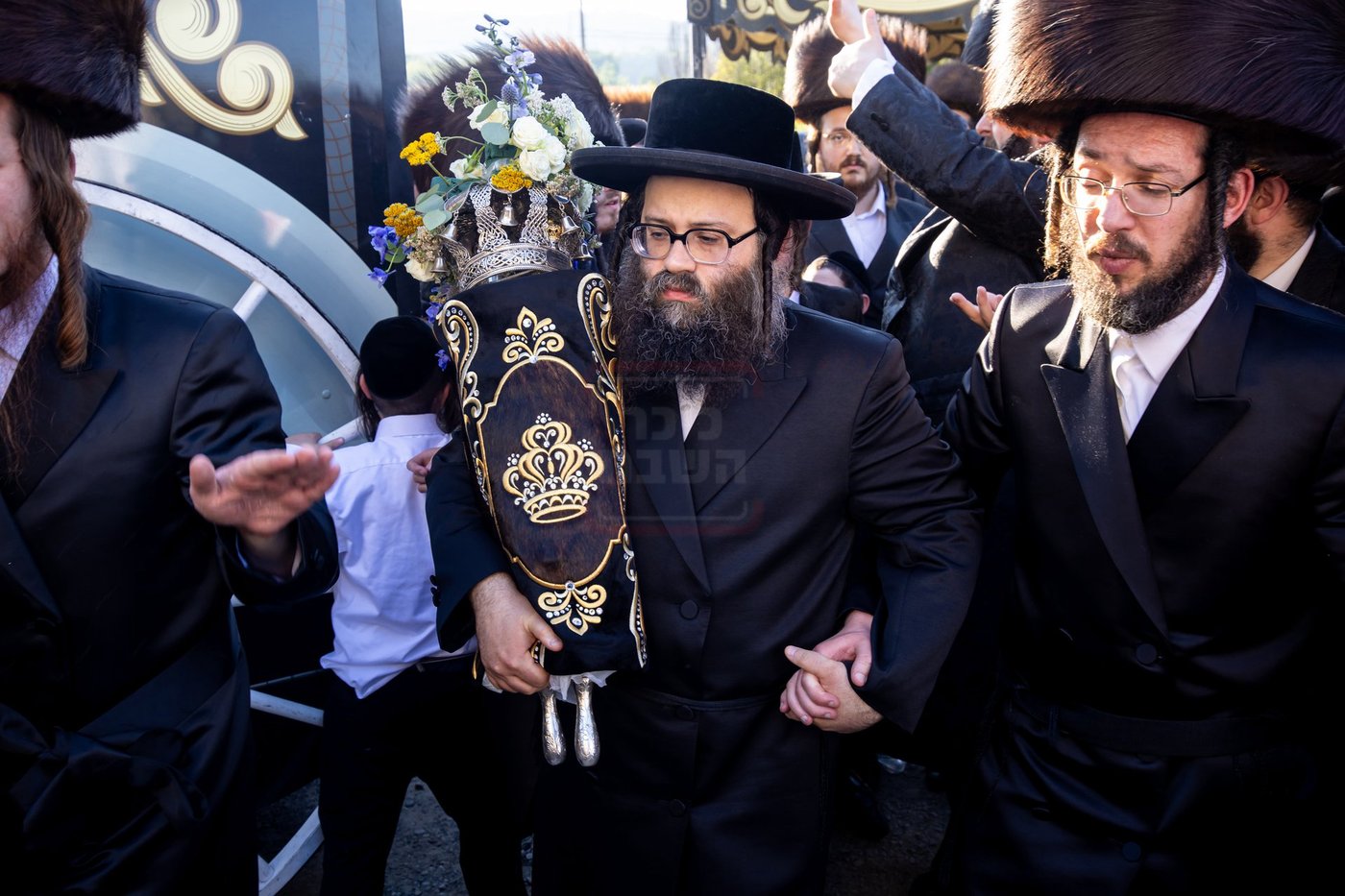 הכנסת ס"ת לביהמ"ד סאטמר בשכונת בלומינגרבורג