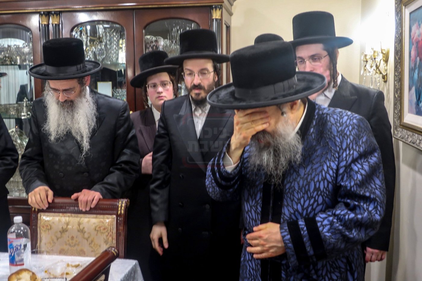 האדמו"ר מבאבוב 45 בקריאת שמע בוואכט נאכט