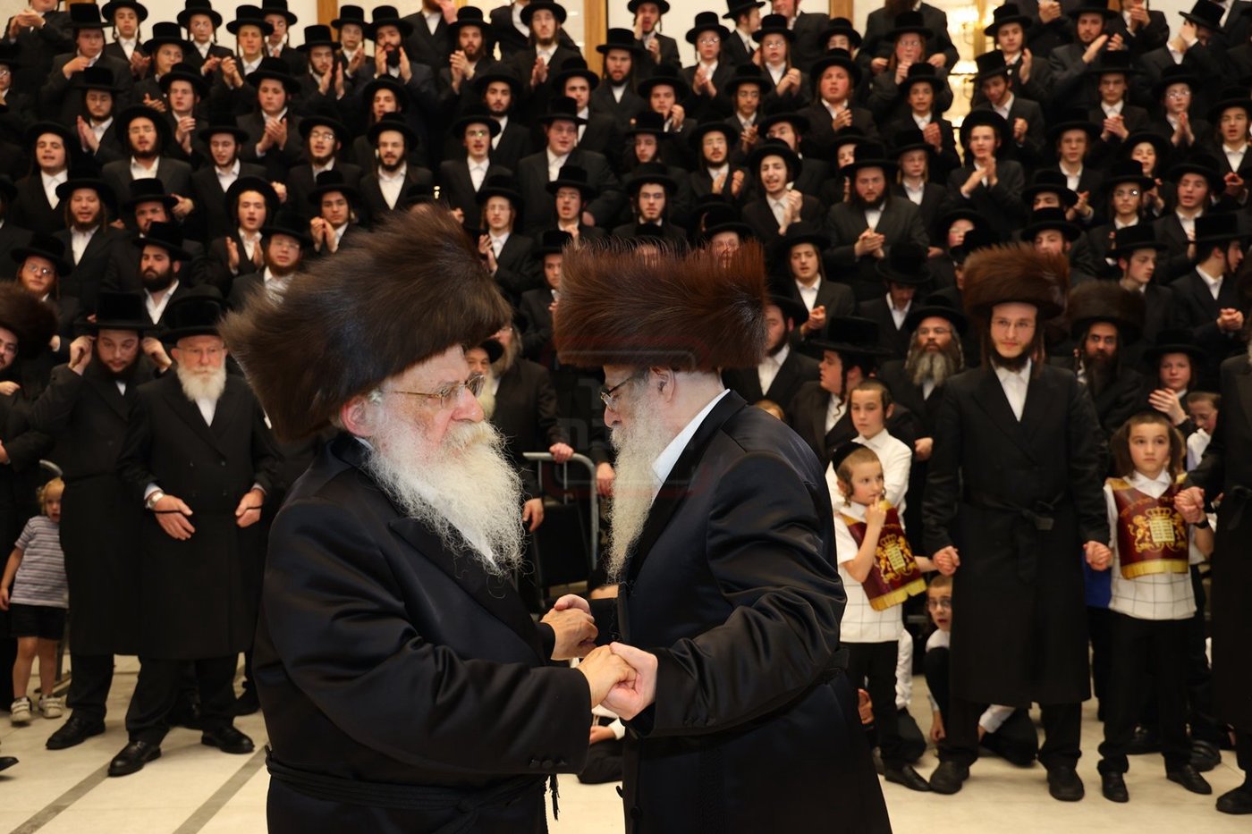 הכנסת ספר תורה לביהמ"ד צאנז קלויזנבורג במאנסי