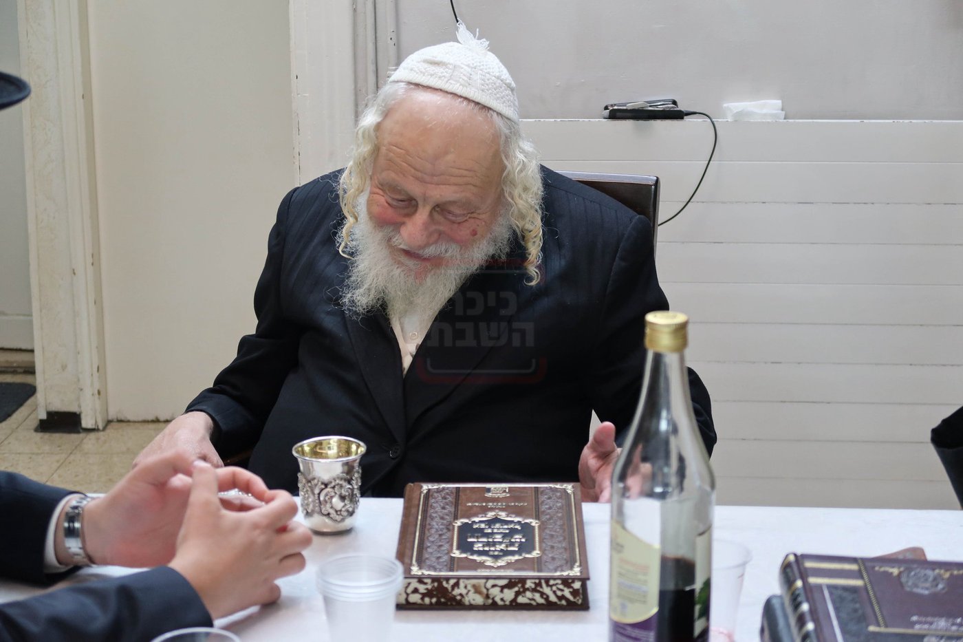 מסיבת לחיים בבית הגה"צ המקובל רבי אביש ציינוירט 