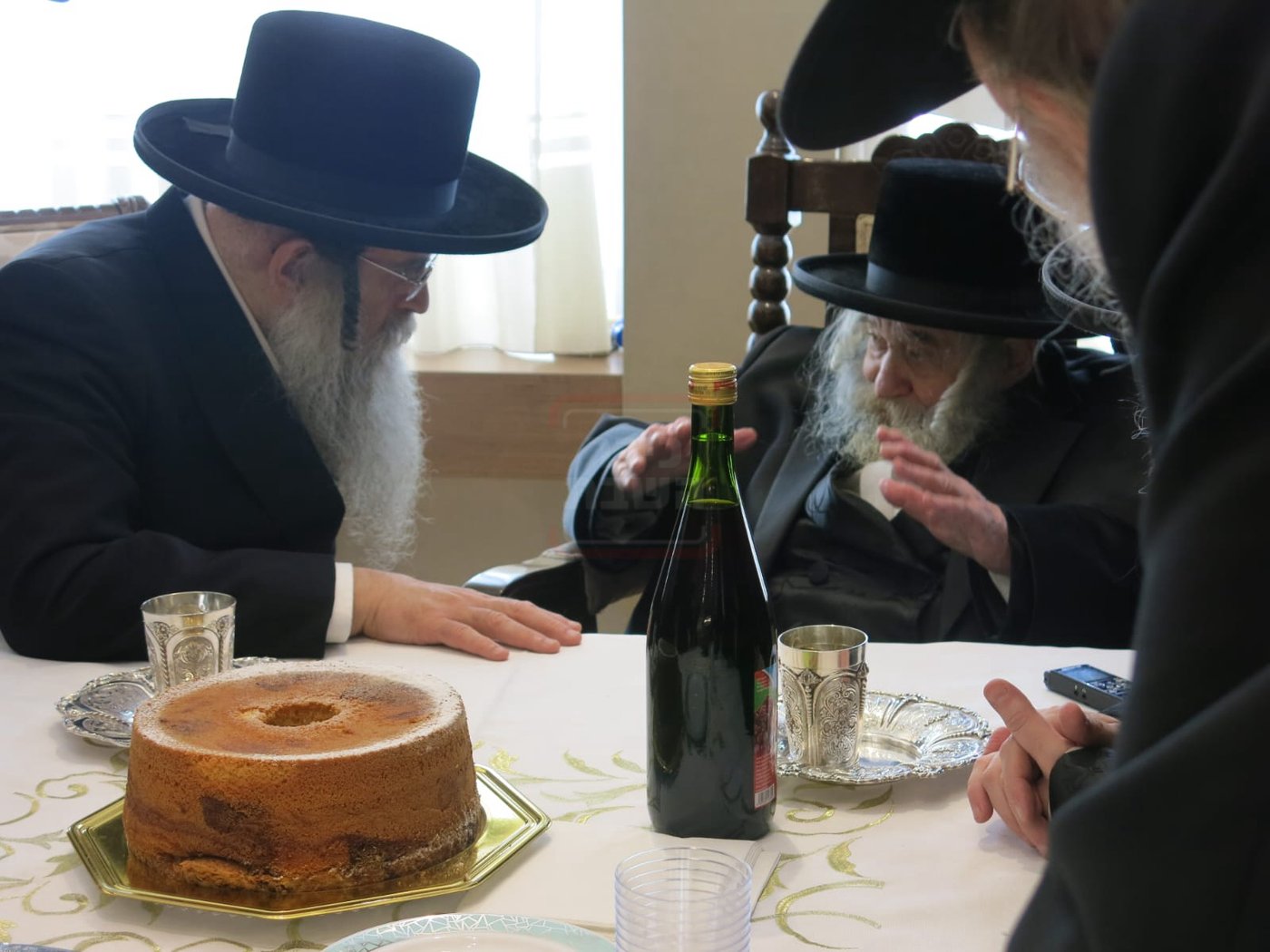 האדמו"ר מטשערנוביל בביקור אצל הגה"צ רבי אהרן שיף, גאב"ד אנטווערפן