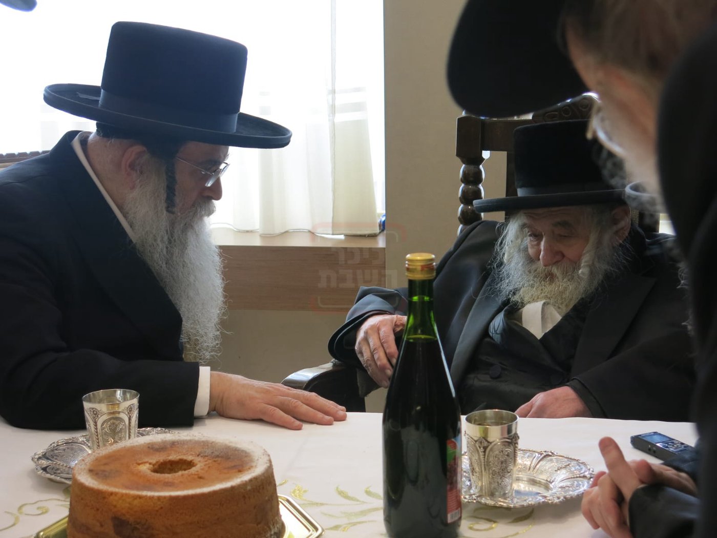 האדמו"ר מטשערנוביל בביקור אצל הגה"צ רבי אהרן שיף, גאב"ד אנטווערפן