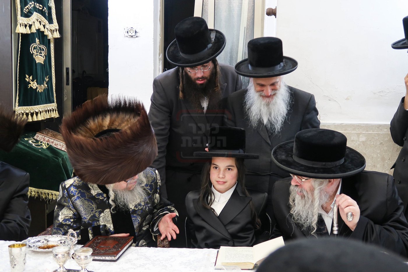 בר מצוה של נכד האדמו"ר מקרעטשניף סיגעט