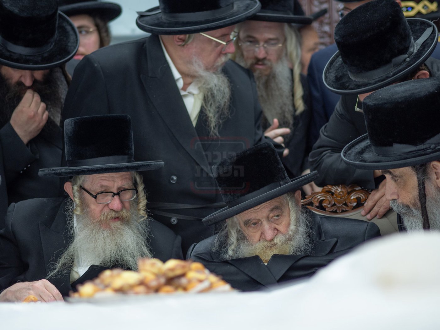 האדמו"ר מטשערנוביל בסעודת הילולא בלודמיר