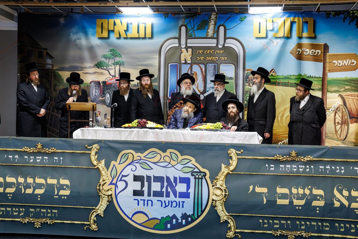 האדמו"ר מבאבוב 45 בביקור ב'דעי קעמפ'