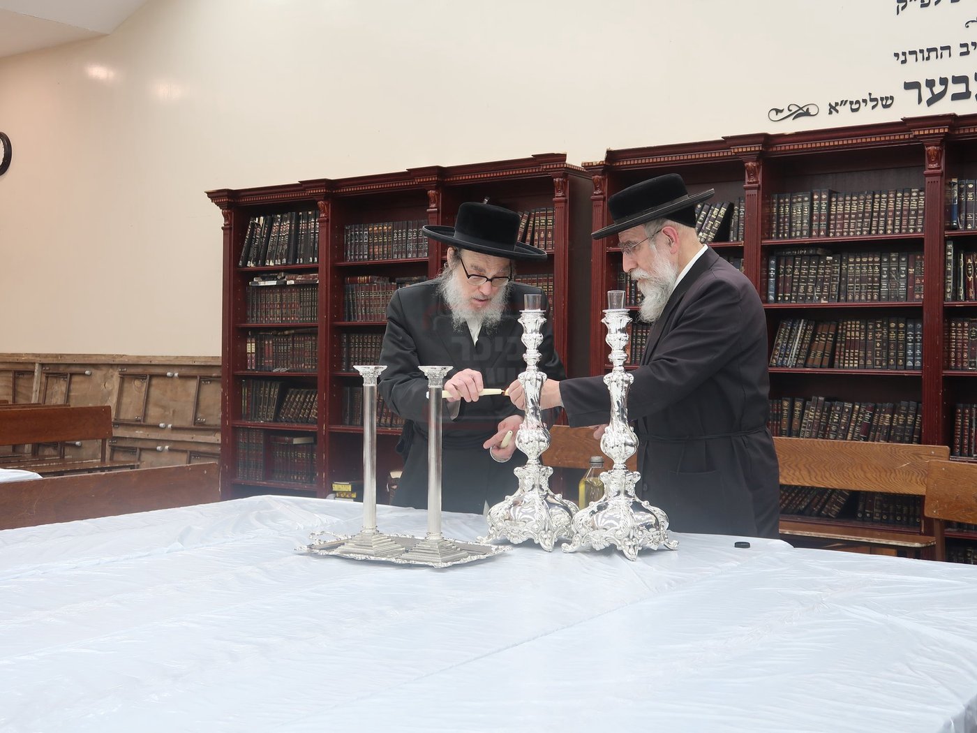 האדמו"ר מפאפא במחנה פאפא בקאנטרי