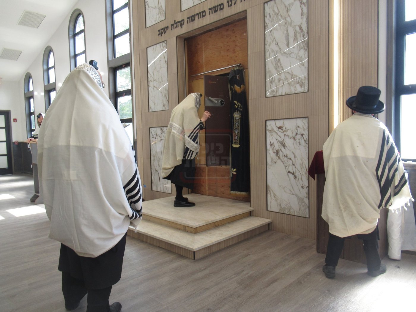 האדמו"ר מפאפא במחנה פאפא בקאנטרי