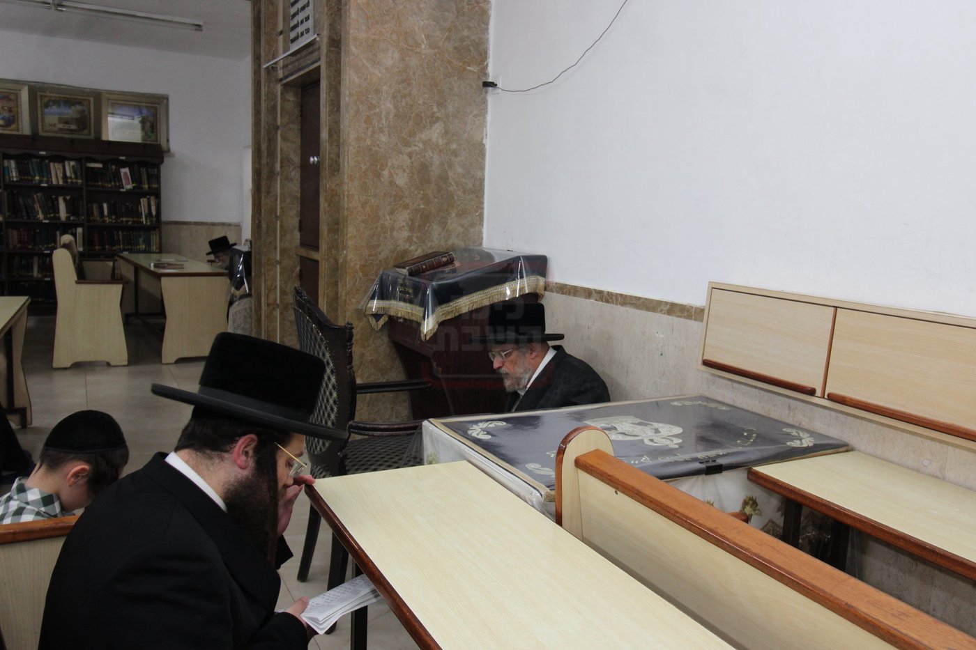 האדמו"ר מאנטניא בליל תשעה באב