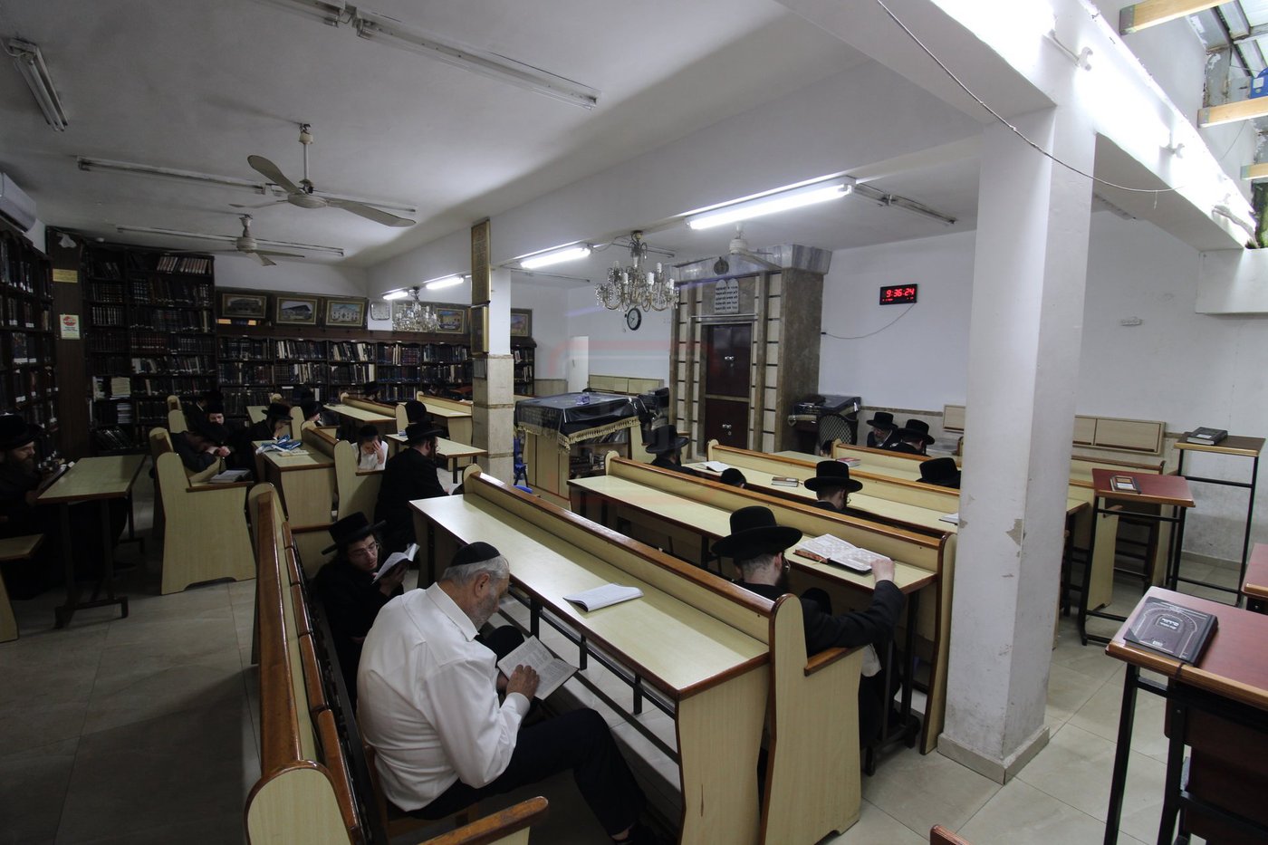 האדמו"ר מאנטניא בליל תשעה באב