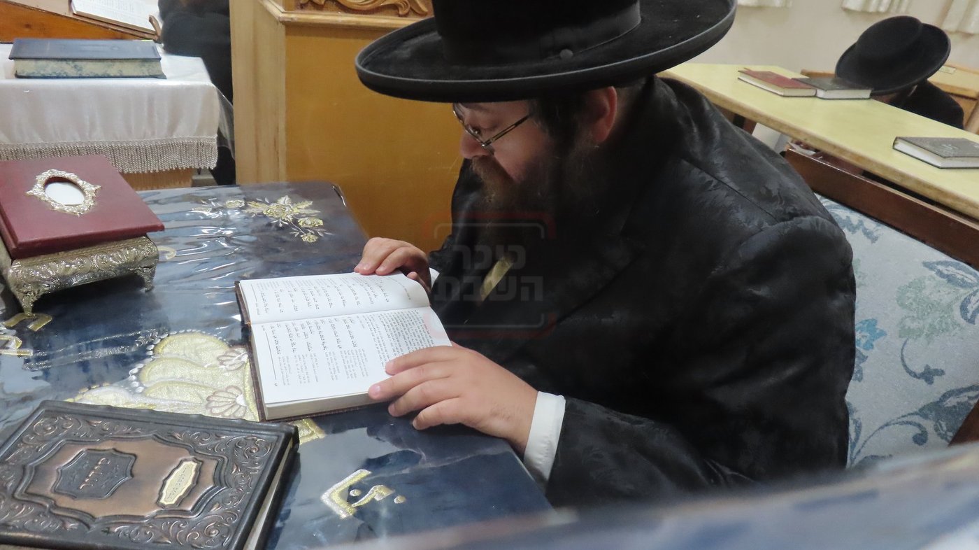 האדמו"ר מצאנז ז'מיגראד בליל תשעה באב
